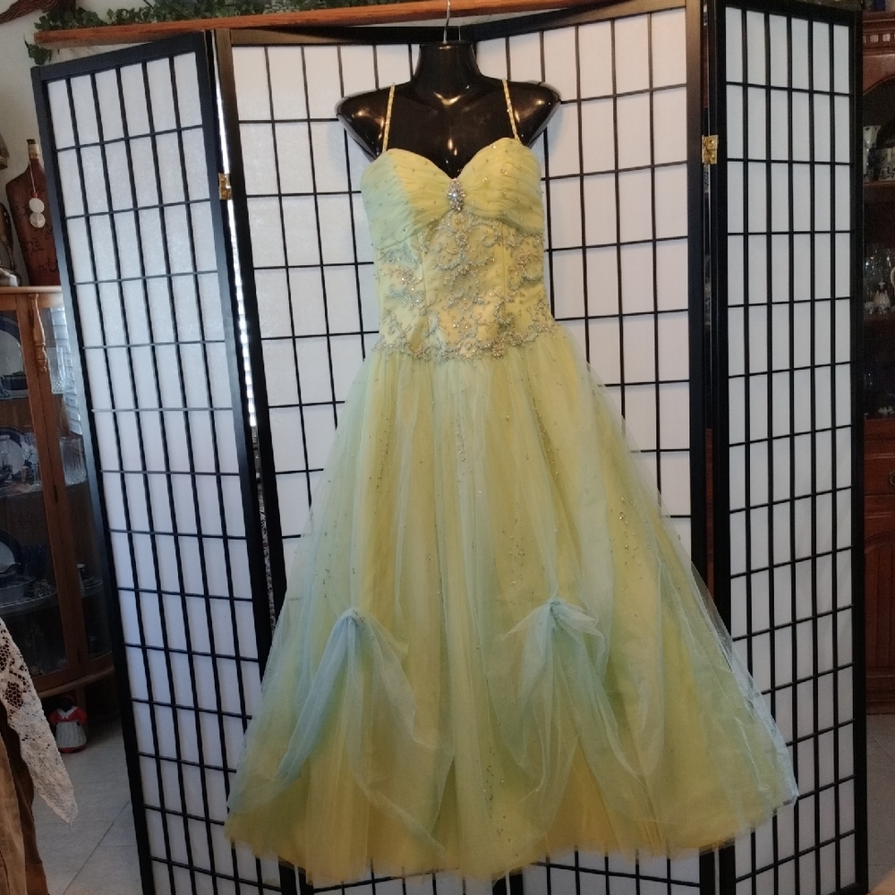Yellow Maxi Prom Formal with Sweetheart Neckline